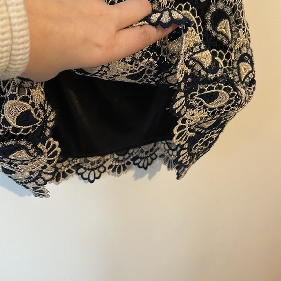 Jayuro Elegant Navy and Cream Lace Skirt Made in Korea - Picture 3 of 5